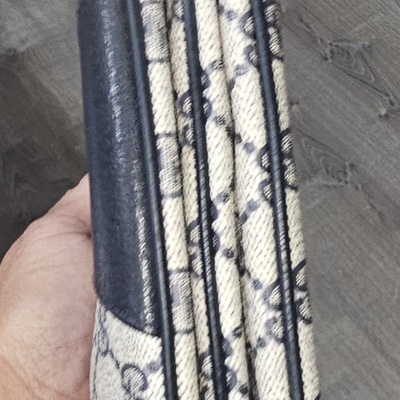 Gucci NAVY and Cream Crossbody Bag - Picture 11 of 17